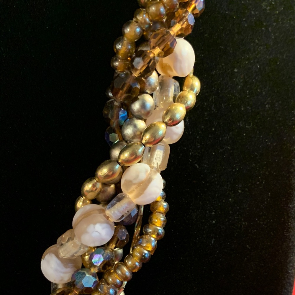 Elegant Gold and Cream Beaded Necklace - Picture 4 of 6
